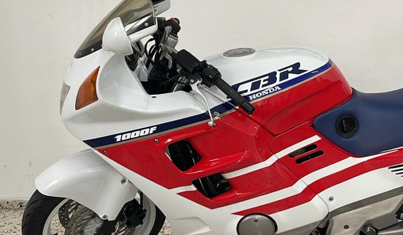 
								HONDA CBR 1000 F full									