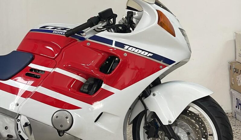 
								HONDA CBR 1000 F full									